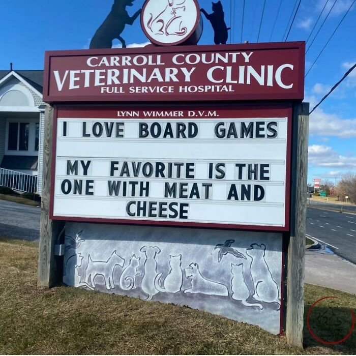 Vet clinic sign joke: "I love board games, my favorite is the one with meat and cheese."