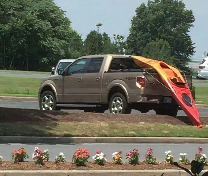 Truck with kayak in Florida parking lot, symbolizing Florida-Wild-Moments.