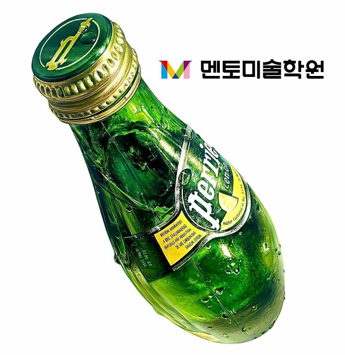 Hyperrealistic painting of a green bottle with detailed reflections and a label, resembling a real object.