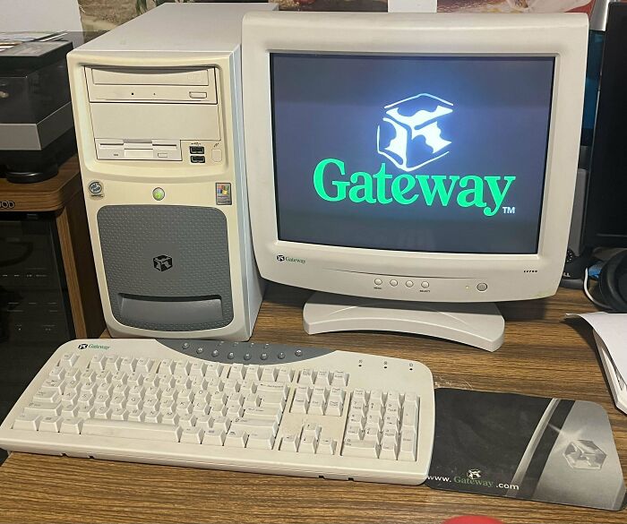 2000s Gateway computer with CRT monitor and keyboard on a wooden desk.