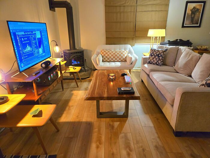 Cozy living room with beautifully decorated homes featuring modern furniture and warm lighting to inspire living space decor.