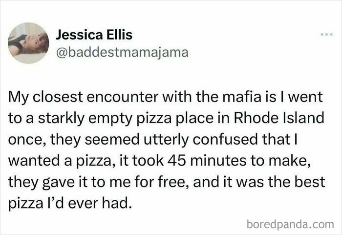 A funny meme about a confusing pizza encounter with the mafia.
