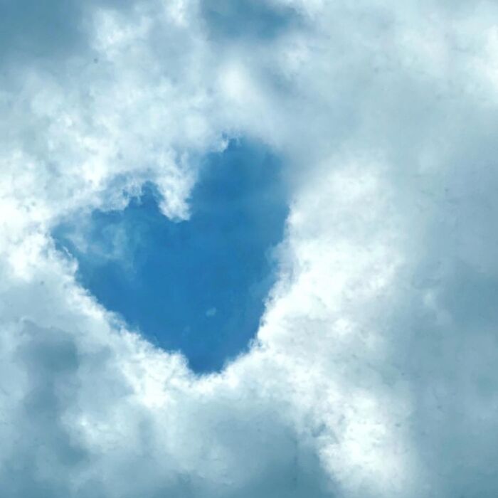 Heart-shaped blue sky captured by Jose Ruiz González, highlighting the extraordinary within ordinary clouds.