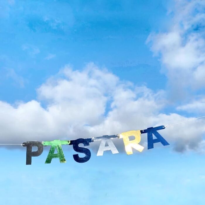 Colorful letters reading "PASARA" against a blue sky, captured by Jose Ruiz González.