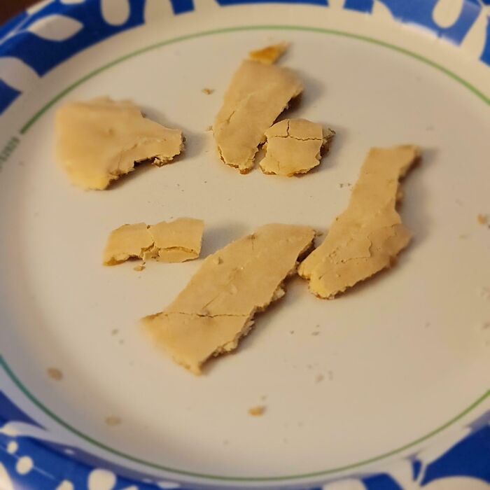 Crumbs left on a plate, typical scenario with annoying boyfriends or husbands.