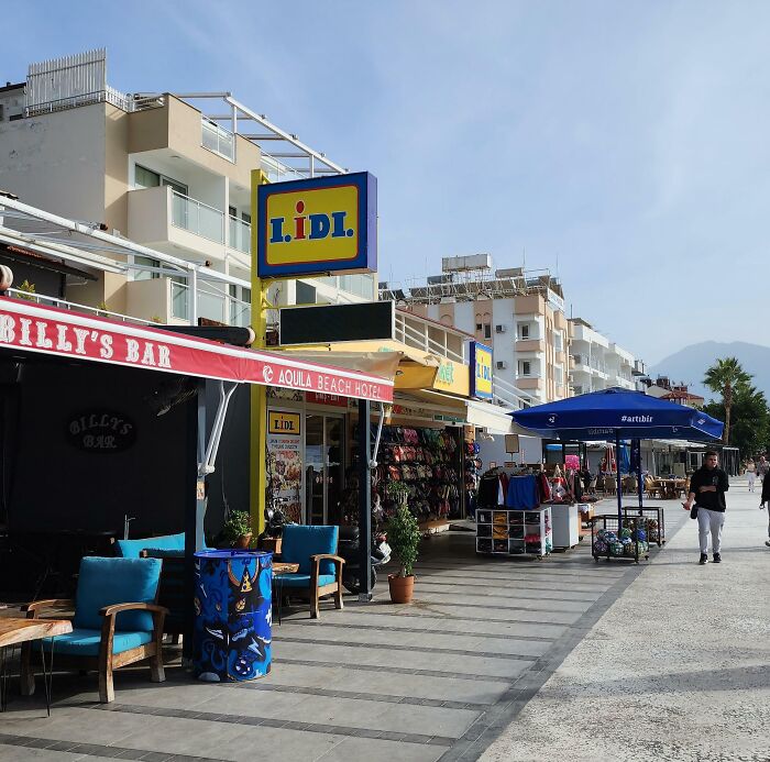Street view with shops and bars, highlighting tourist interesting experiences.