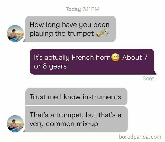 Text exchange about confusing a French horn with a trumpet, showcasing courage over brains.