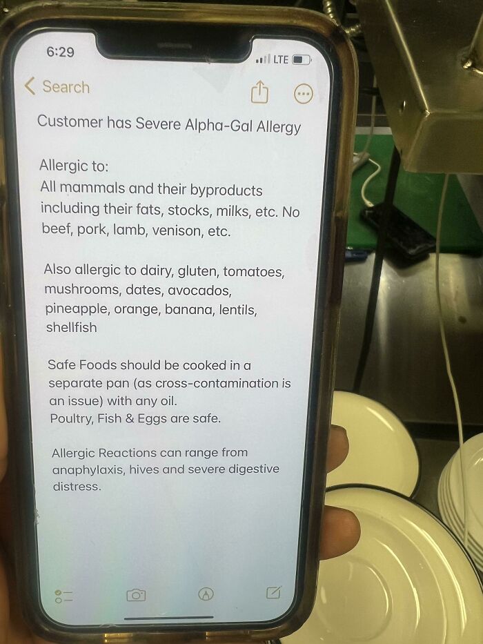 Food service industry note on phone detailing allergy precautions for Alpha-Gal allergy.