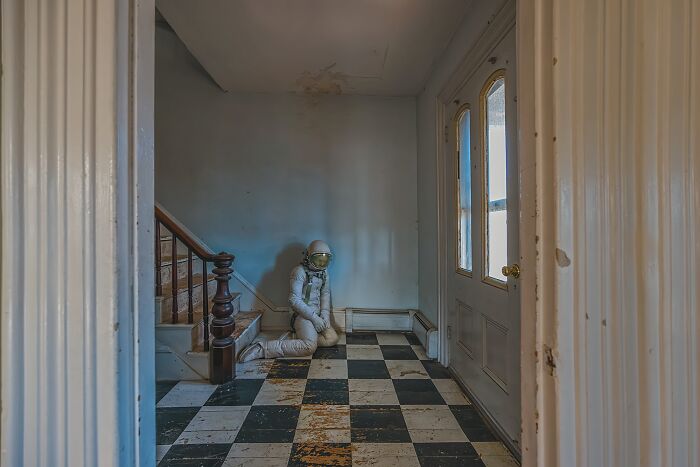 I Travel Around The Country Taking Self-Portraits In An Astronaut Suit