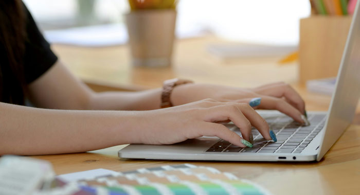 Woman Shocked By Client Who Bombarded Her With Bad Reviews After Receiving What She Ordered Woman Shocked By Client Who Bombarded Her With Bad Reviews After Receiving What She Ordered