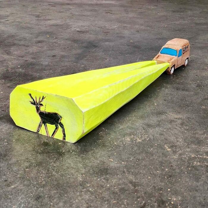 Esculturas de madera de coche y faros, de Kiko Miyares