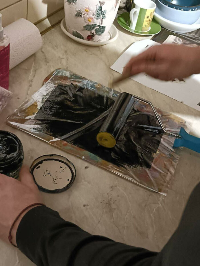 I Invited Students To My Place During The Holidays To Create Linocuts (15 Pics)