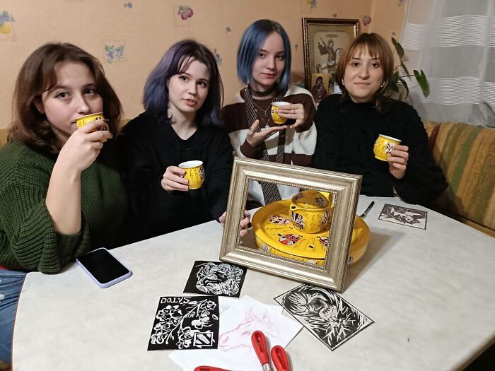 I Invited Students To My Place During The Holidays To Create Linocuts (15 Pics)