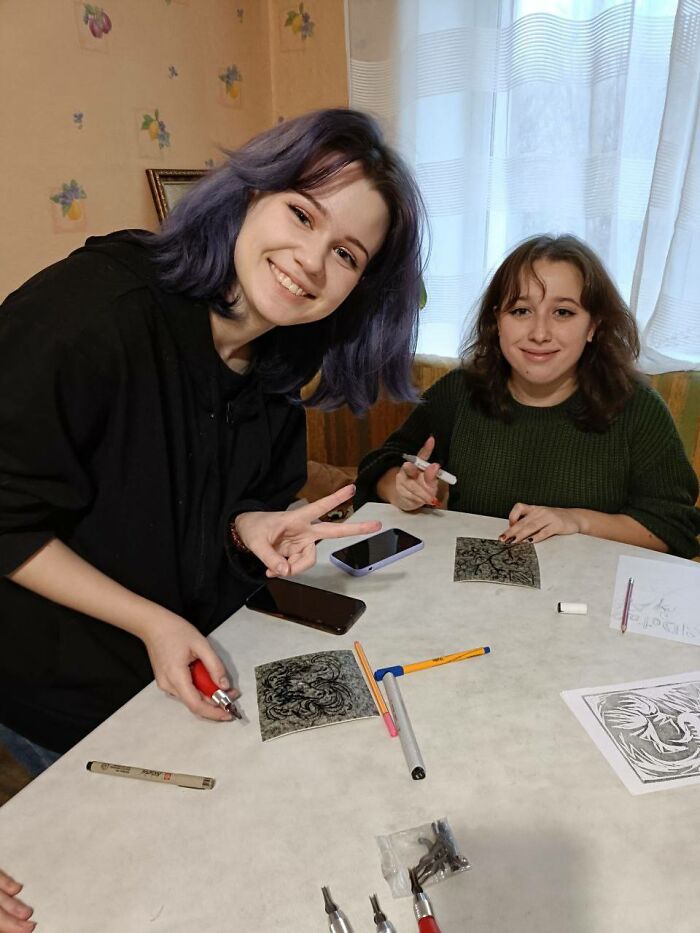 I Invited Students To My Place During The Holidays To Create Linocuts (15 Pics)