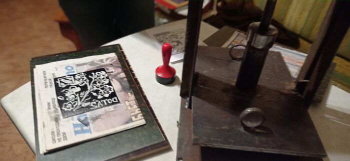 I Invited Students To My Place During The Holidays To Create Linocuts (15 Pics)