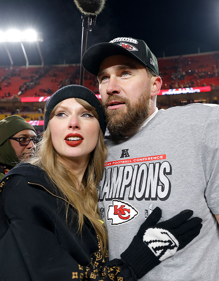 Fans "Figure Out" A Comment Taylor Swift Made As She Was Booed At The Super Bowl