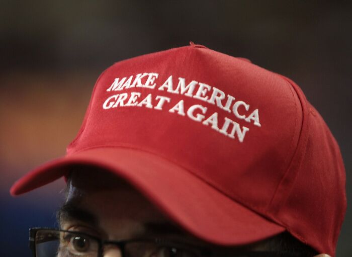 Red Flags That People Say Are Dealbreakers, No Matter How Attractive Someone Is