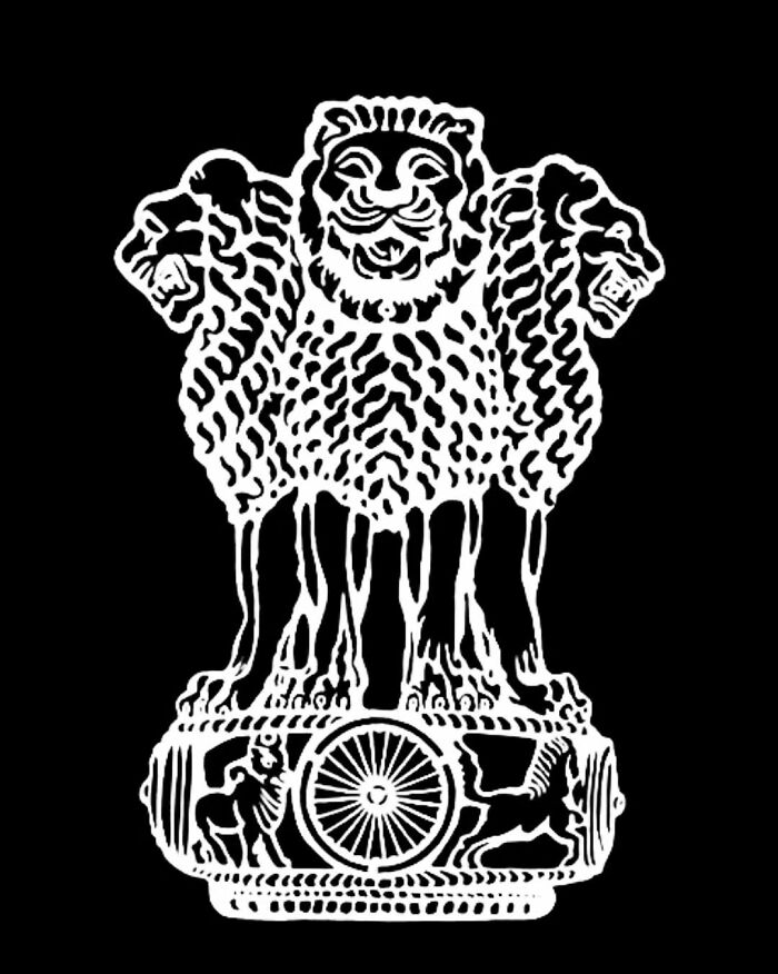 Intricate paper-cutting art of four lions standing back-to-back, showcasing professional craftsmanship.