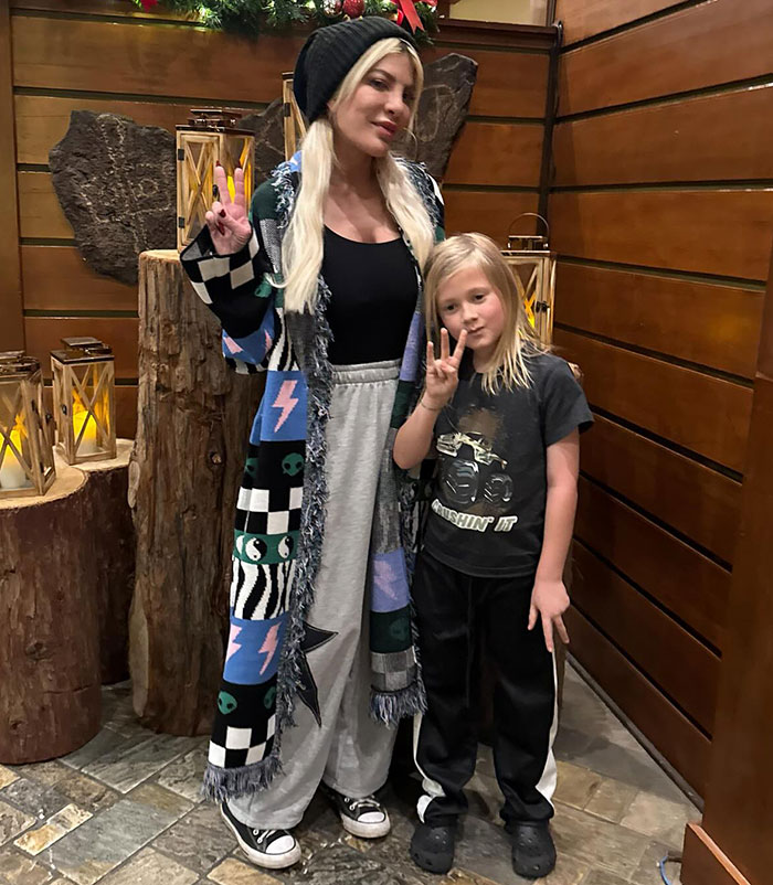Tori Spelling&rsquo;s Parenting Under Fire After Massage From 7YO Son: &ldquo;Kids Need To Be Taken Away&rdquo;
