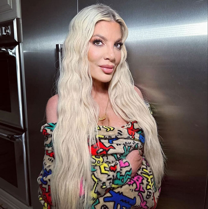 Tori Spelling&rsquo;s Parenting Under Fire After Massage From 7YO Son: &ldquo;Kids Need To Be Taken Away&rdquo;