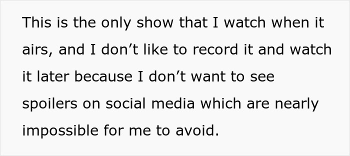 Text describing woman's dedication to watching 'RuPaul&rsquo;s Drag Race' live to avoid social media spoilers.