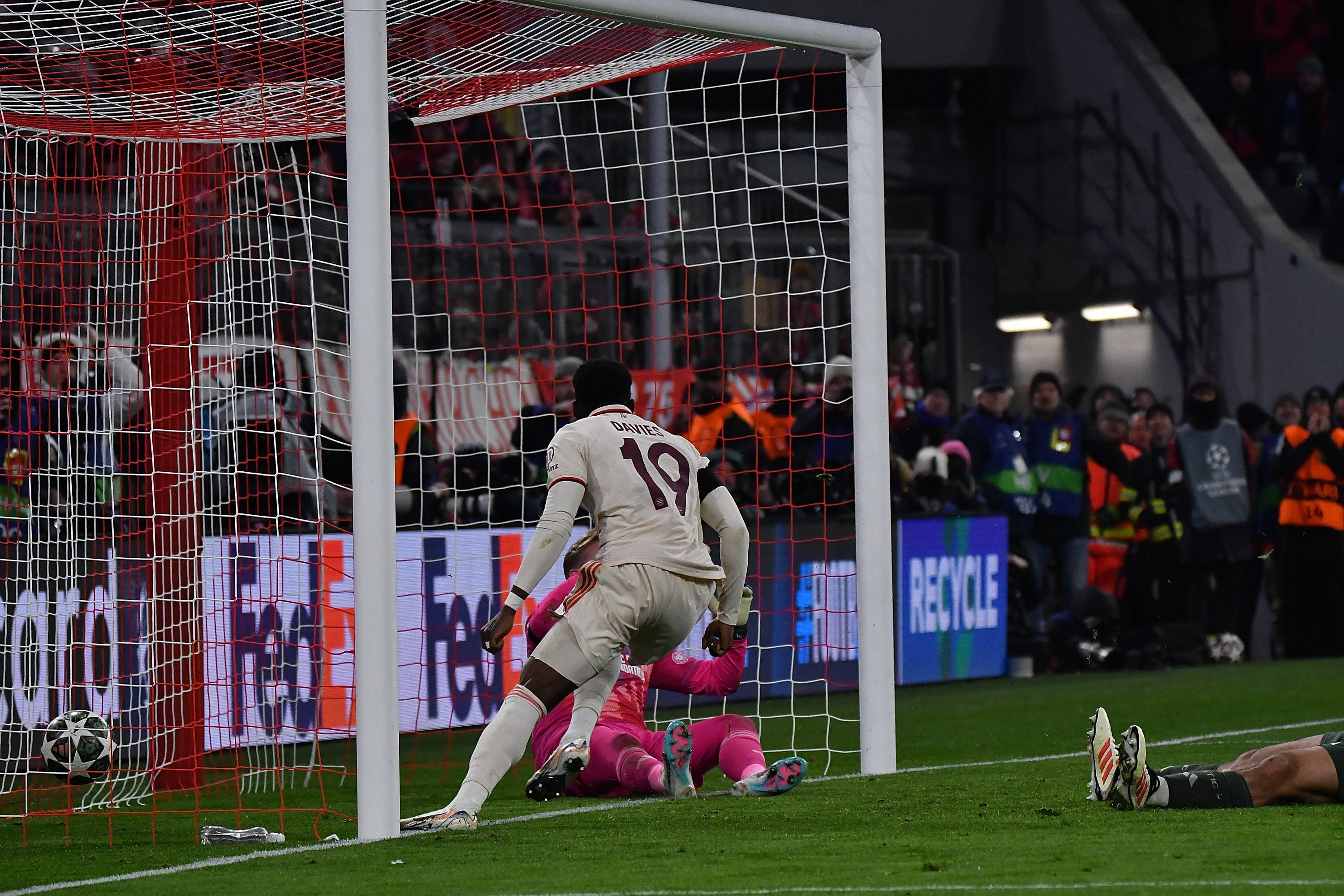 Bayern Steals The Win From Celtic With Davies’ Last-Minute Odd Goal In The Champions League