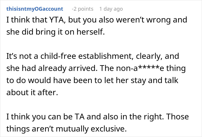 Reddit comment discussing child-free birthday dinner and etiquette regarding guest's child.