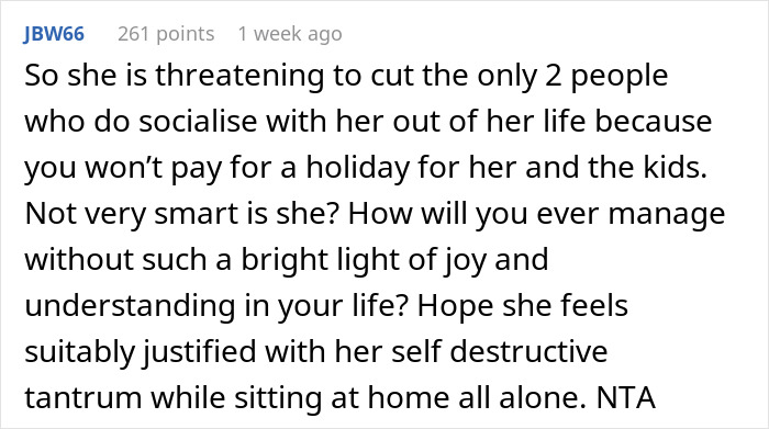 Comment criticizing a single mom's reaction to a child-free vacation, highlighting friendship tensions.