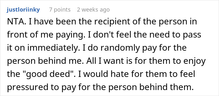 Comment discussing a customer not continuing a pay it forward chain, with personal views on the practice.