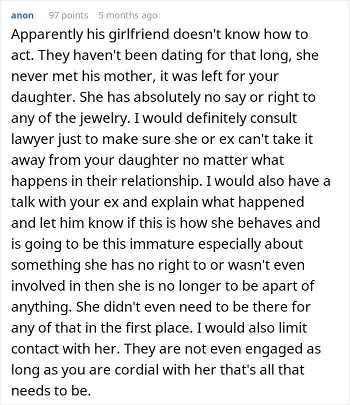 Comment discussing jewelry demand from boyfriend's stepdaughter, suggesting legal consultation and limited contact. Comment discussing jewelry demand from boyfriend's stepdaughter, suggesting legal consultation and limited contact.
