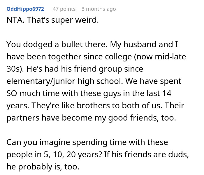 Text post discussing a friend group and relationships, mentioning how odd it is when friends eat leftovers.