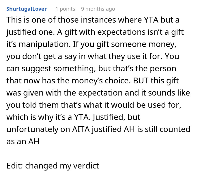 Reddit comment discussing accepting money for wedding, expectations, and AITA judgment. Reddit comment discussing accepting money for wedding, expectations, and AITA judgment.