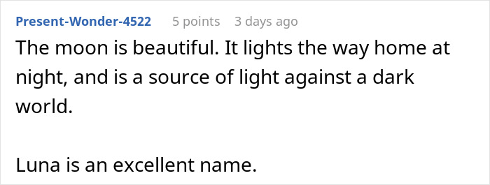 Comment praising the name Luna, saying it symbolizes beauty and light.