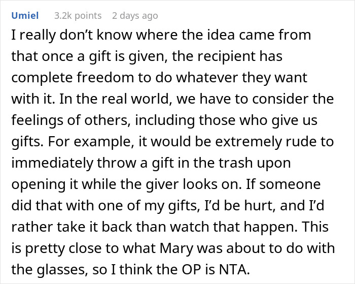 Reddit comment discussing gift etiquette related to fancy glasses.