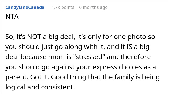 Reddit comment discussing a woman dressing her twins differently and family dynamics. Reddit comment discussing a woman dressing her twins differently and family dynamics.