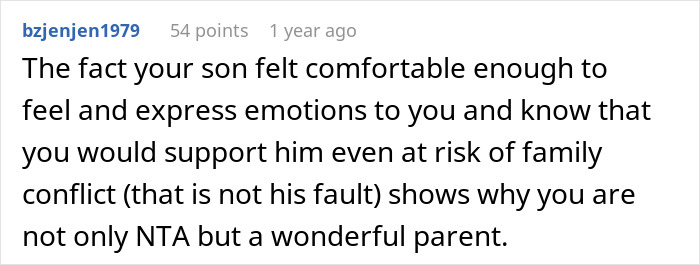 Reddit comment supporting a parent for standing by their gay son against family conflict.