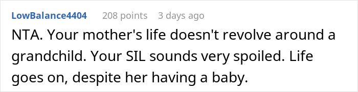 Comment discussing a mom's decision to not cancel a cruise despite an early childbirth.