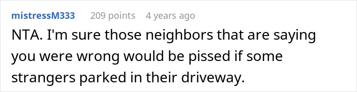 Text reaction discussing neighbors&rsquo; frustration over cars parked in driveways during a yard sale.