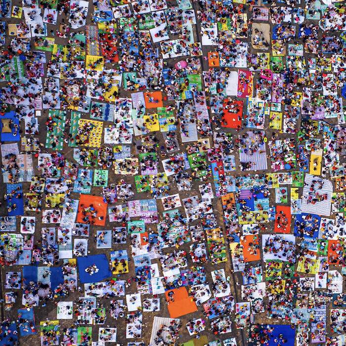 Colorful Photograph Capturing Crowds Of Pilgrims Is Going Viral On Vietnamese Social Media (5 Pics)