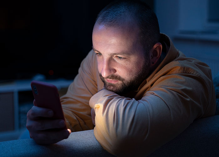 Man Confused Why Wife Lies About Him To Her Friends, Finds Even More Text Conversations