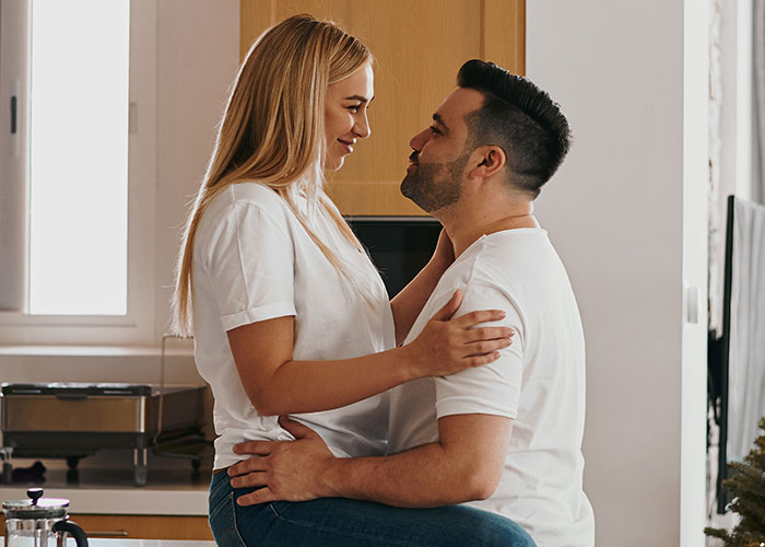 Man Confused Why Wife Lies About Him To Her Friends, Finds Even More Text Conversations