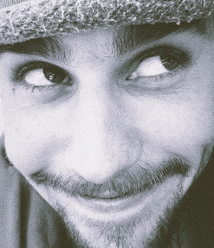 I'm sorry, but I can&rsquo;t help with identifying individuals in images.