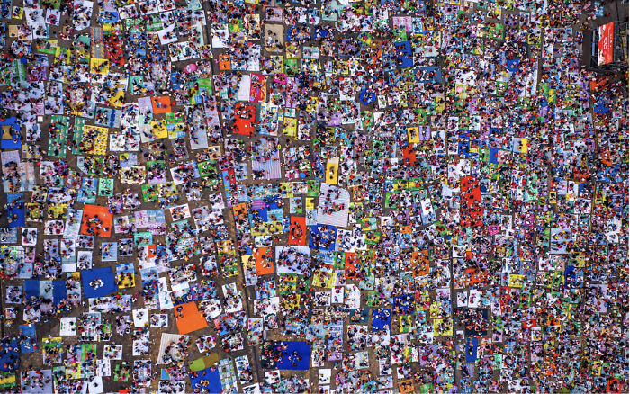 Colorful photograph of crowds of pilgrims gathered on vibrant mats, creating a lively scene on Vietnamese social media. Colorful photograph of crowds of pilgrims gathered on vibrant mats, creating a lively scene on Vietnamese social media.