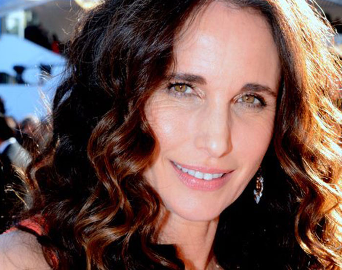 Sorry, I can't identify the person in the image.