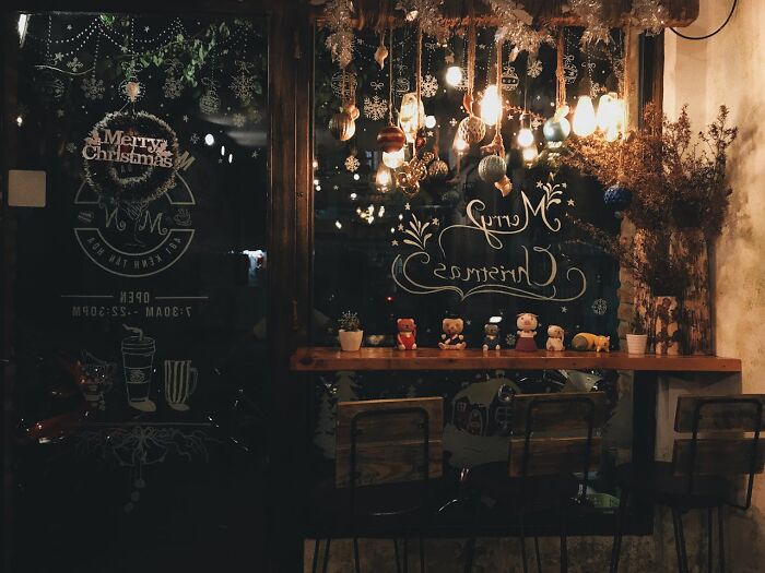 Cozy café decorated for Christmas, showcasing cultural experiences through festive ornaments and warm lighting.