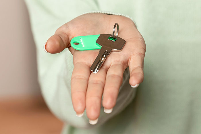 Showed Up, Noped Out: 40 First-Day Quitters Spill The Tea On What Happened