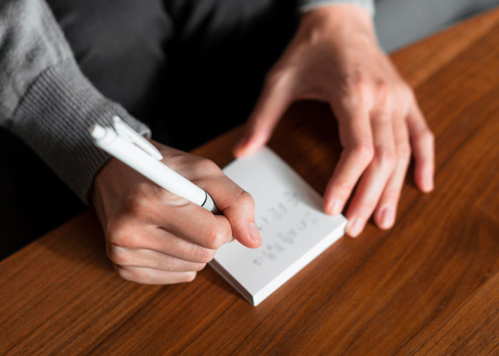 43 Times Housekeepers Were Taken Aback By Things Left In Rooms: “Forgot His Inflatable Girlfriend”