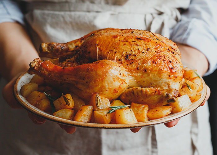 43 Times Housekeepers Were Taken Aback By Things Left In Rooms: “Forgot His Inflatable Girlfriend”