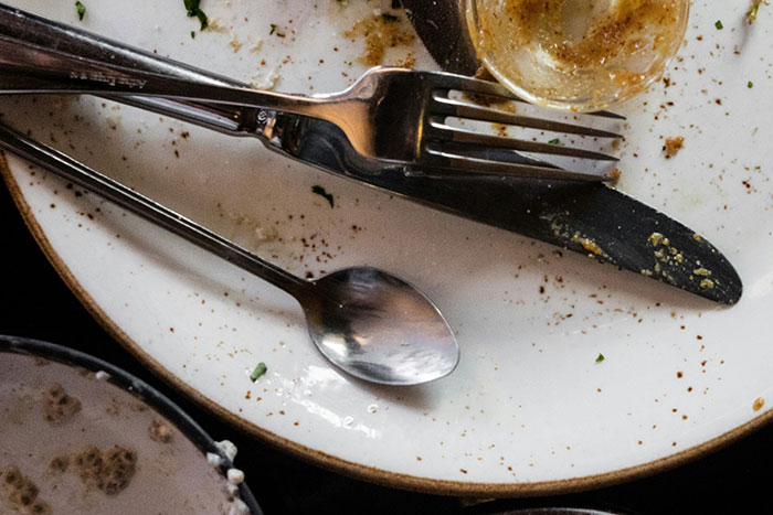 It’s Time To Leave: 30 Dining Warning Signs, Shared By People Online