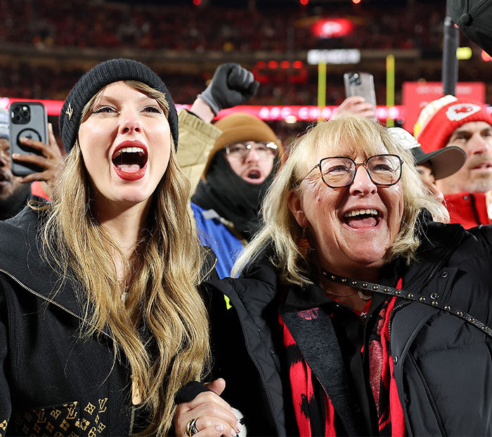 Fans "Figure Out" A Comment Taylor Swift Made As She Was Booed At The Super Bowl